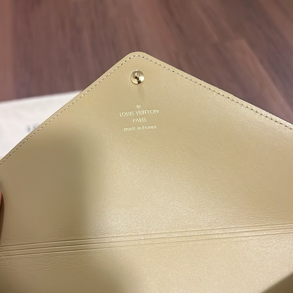 Green LV clutch with tan wallet - Picture 5 of 5
